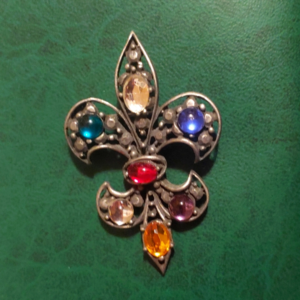 Vintage Fleur de Lis Cabochon Brooch Pin